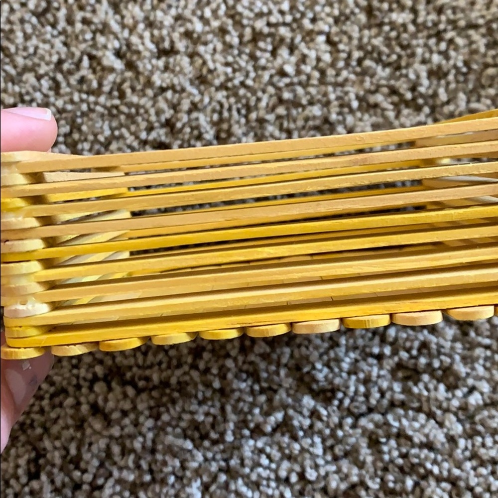 Box: 💛 - Picture 2 of 3